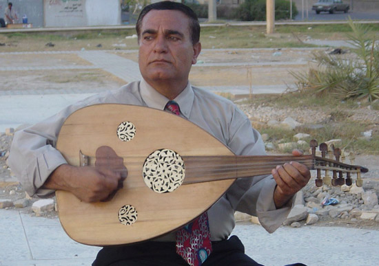 Amir Tawfiq Singing at al-Firdaws Square